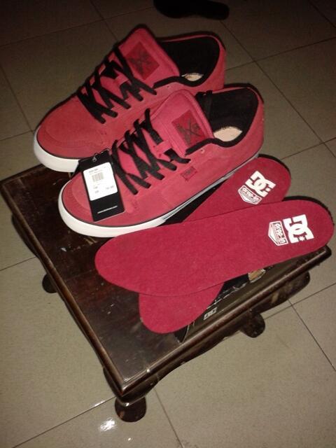 WTS DC SHOES RED GAN (JUAL RUGI)