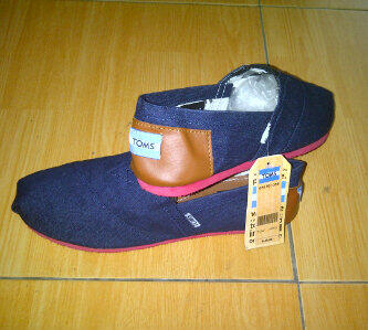Sepatu Tom's murah Terpercaya