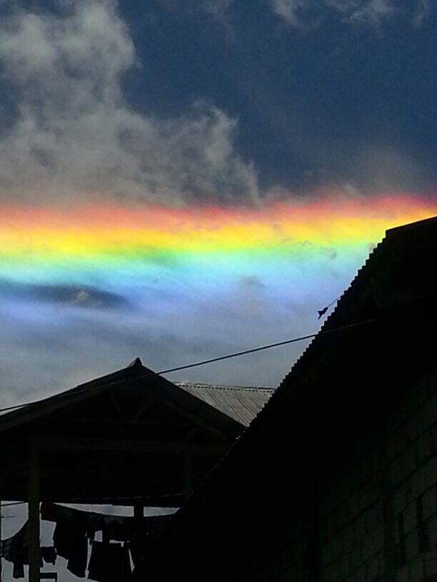 Fenomena Circumhorizontal Arc (pelangi aneh) di Ambon, 15-02-2013