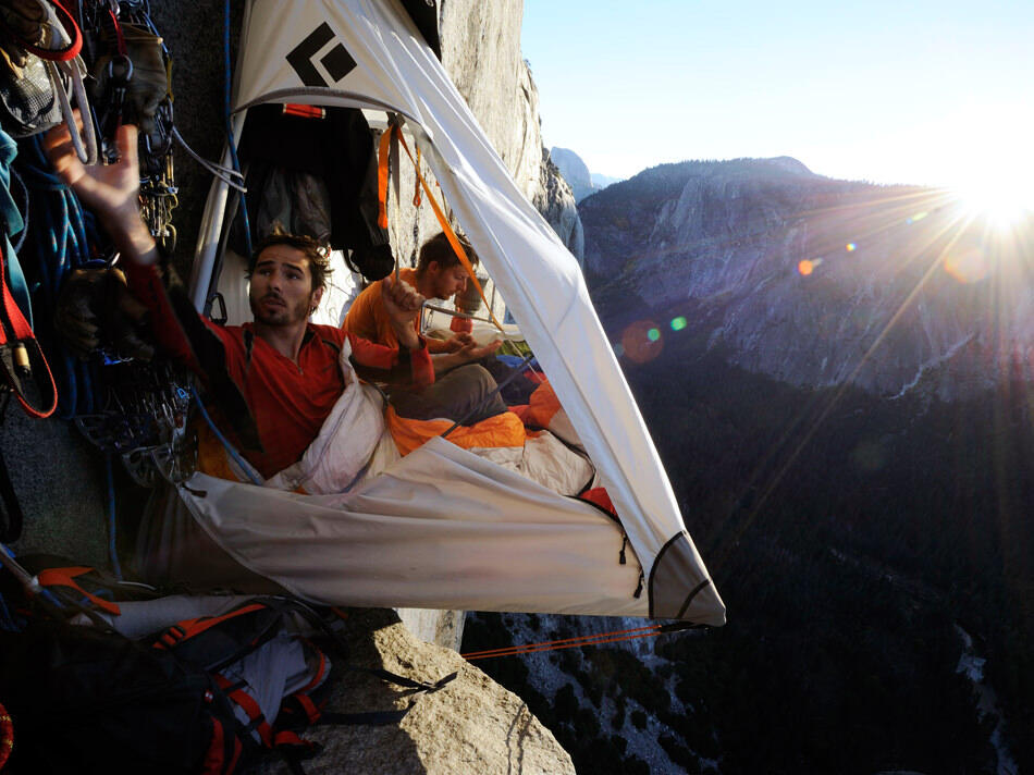 Portaledge Climbing, Menikmati Keindahan Alam dengan Cara yang Tidak Biasa