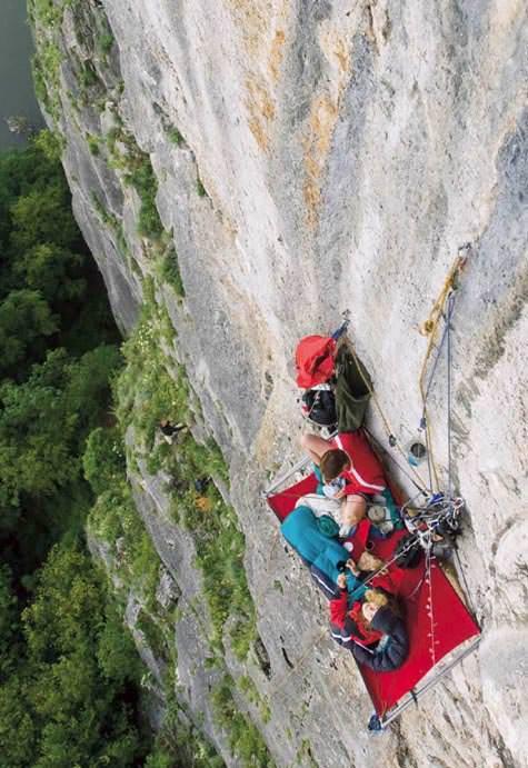 Portaledge Climbing, Menikmati Keindahan Alam dengan Cara yang Tidak Biasa