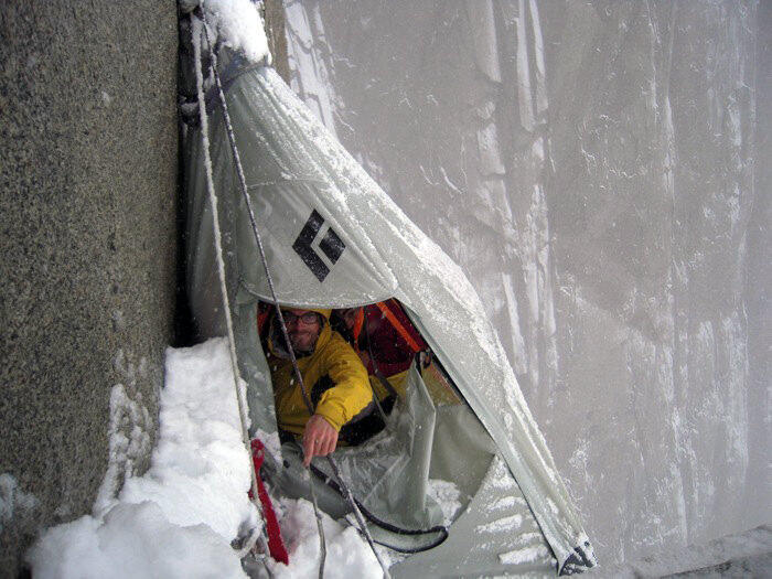 Portaledge Climbing, Menikmati Keindahan Alam dengan Cara yang Tidak Biasa