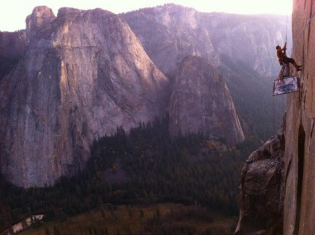 Portaledge Climbing, Menikmati Keindahan Alam dengan Cara yang Tidak Biasa