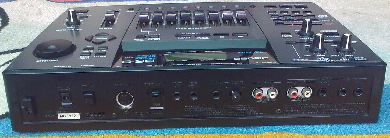 Digital Recording Studio/ BOSS BR-8 Made in : Japan