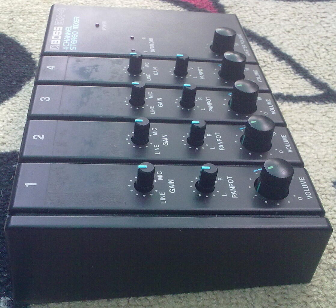 Mixer BOSS 4 CH Made in : Japan