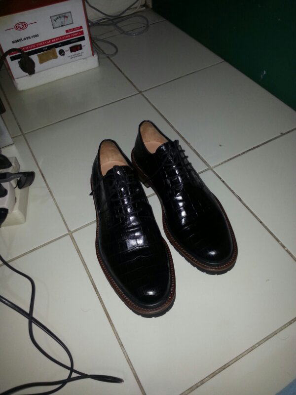 sepatu dries van noten made in italy no 42 ga jadi pake 1,5jt aja gaan