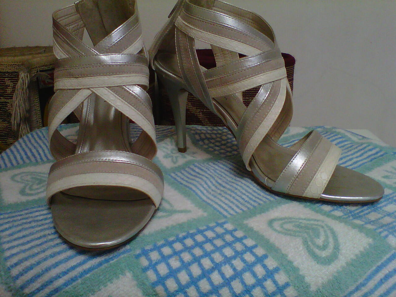 HIGH HEELS CHARLES & KEITH SENDAL SEPATU MURAH