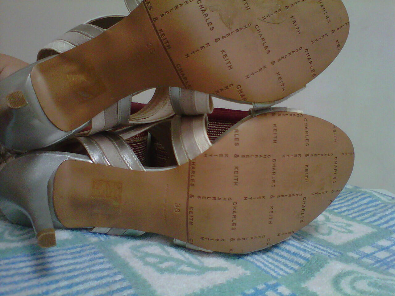 HIGH HEELS CHARLES & KEITH SENDAL SEPATU MURAH