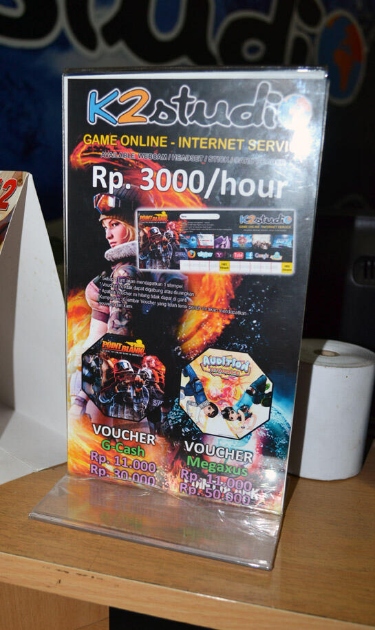 Desain Promo Mug, Pin, Name Tag, Akrilik display, Aneka merchandise