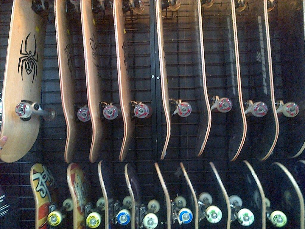 Skateboard Fullset Kondisi Baru 100% Canadian MURAH !!