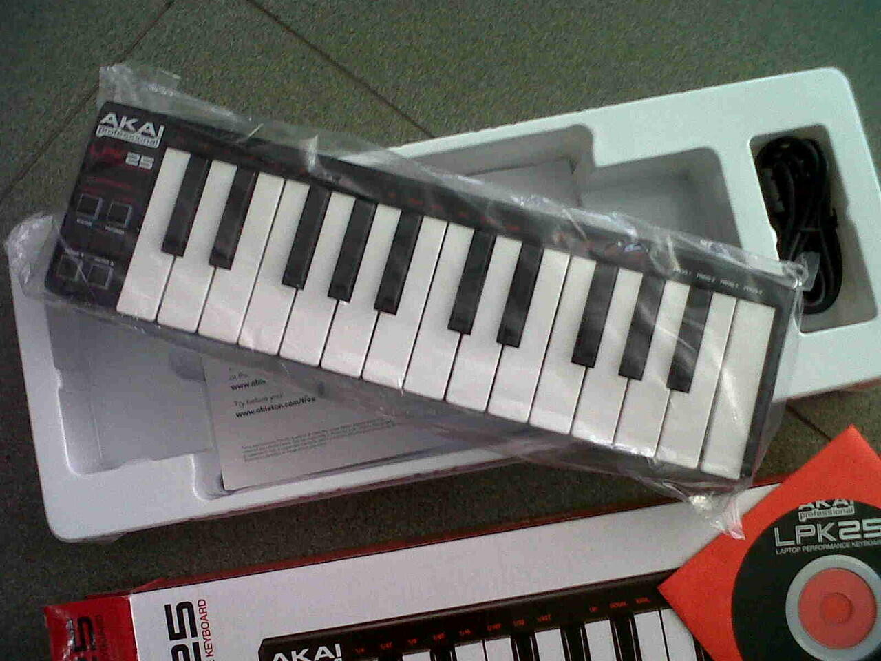 Dijual keyboard controller mini AKAI LPK 25 Baru