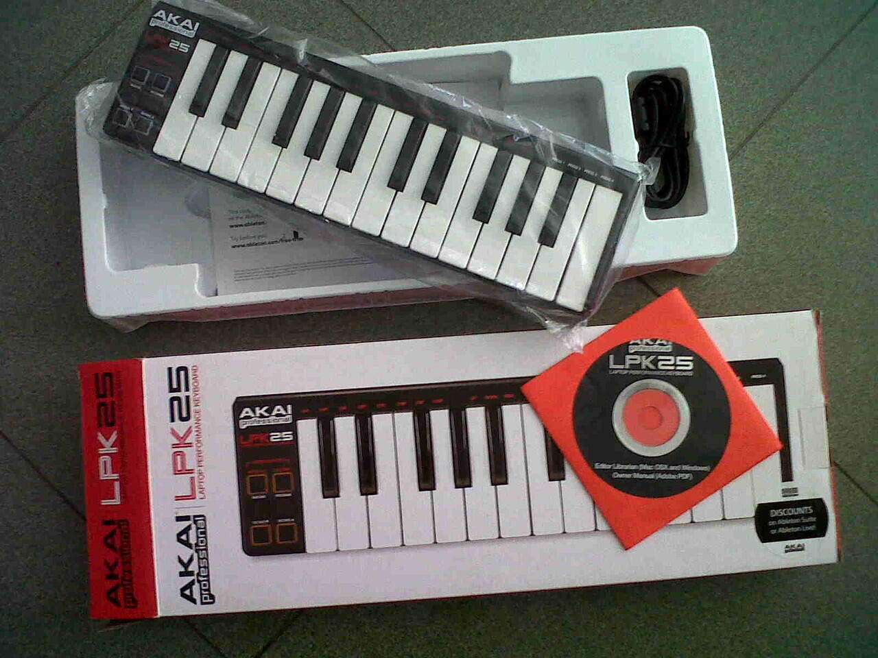Dijual keyboard controller mini AKAI LPK 25 Baru