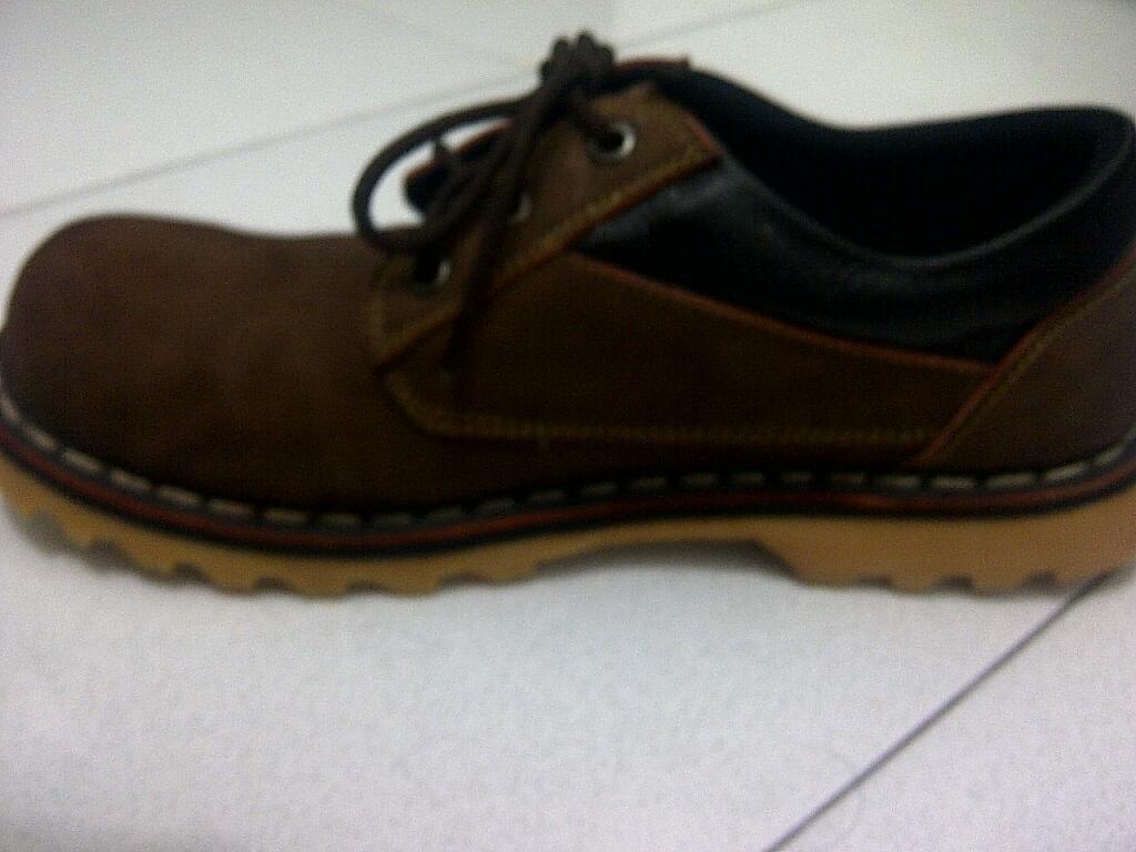 WTS Sepatu Boots Catterpiller brown coklat 42 new hadiah (semarang)