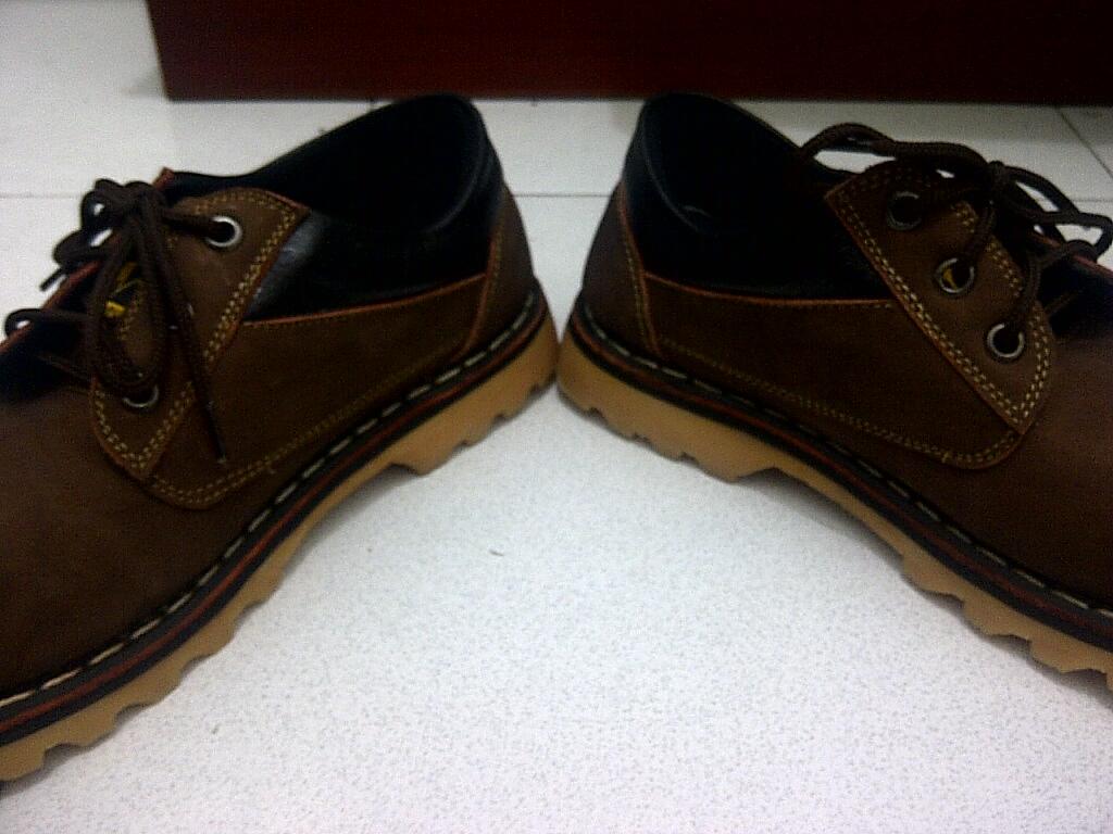 WTS Sepatu Boots Catterpiller brown coklat 42 new hadiah (semarang)