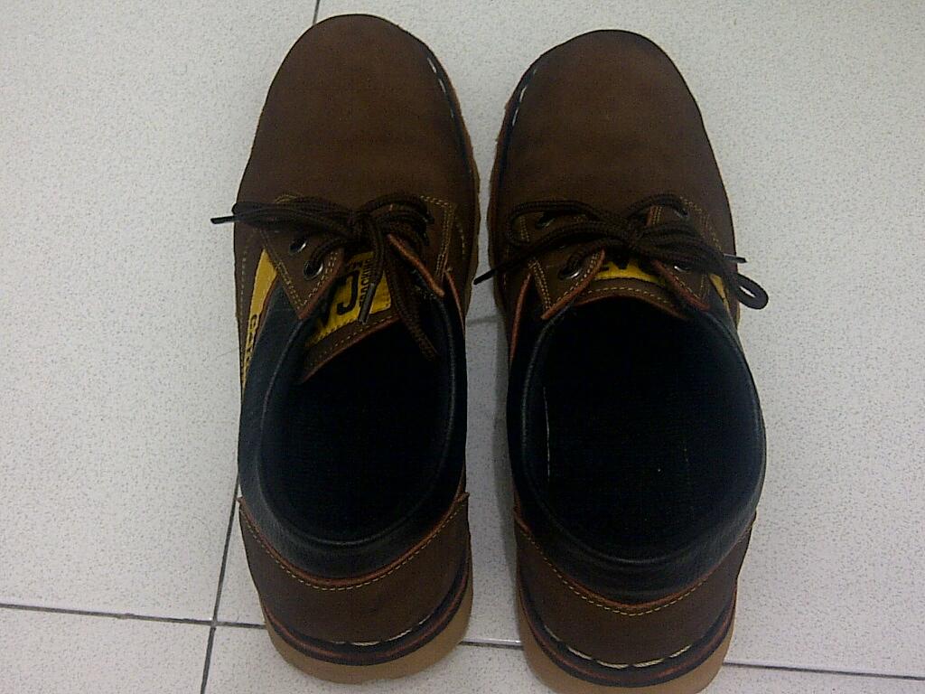 WTS Sepatu Boots Catterpiller brown coklat 42 new hadiah (semarang)