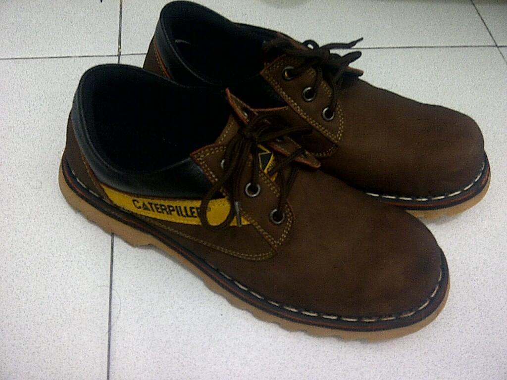 WTS Sepatu Boots Catterpiller brown coklat 42 new hadiah (semarang)
