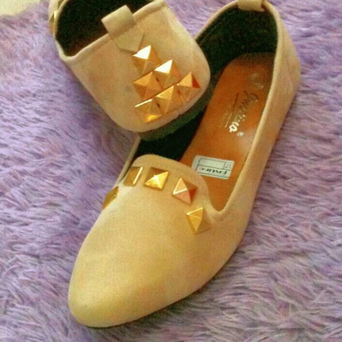 ALL VINTAGE FLATSHOES, PLATFORMS, BOOTS HERE ONLY 90 RIBU - 200 RIBU