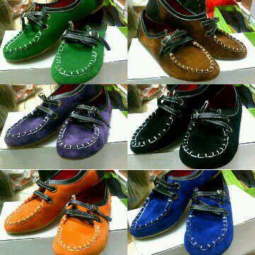 ALL VINTAGE FLATSHOES, PLATFORMS, BOOTS HERE ONLY 90 RIBU - 200 RIBU