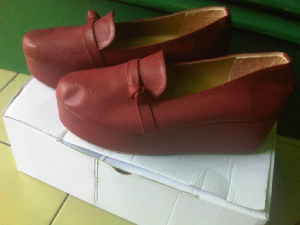 ALL VINTAGE FLATSHOES, PLATFORMS, BOOTS HERE ONLY 90 RIBU - 200 RIBU