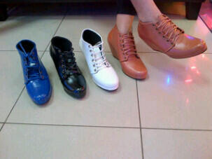 ALL VINTAGE FLATSHOES, PLATFORMS, BOOTS HERE ONLY 90 RIBU - 200 RIBU