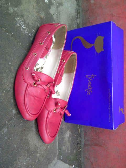 ALL VINTAGE FLATSHOES, PLATFORMS, BOOTS HERE ONLY 90 RIBU - 200 RIBU