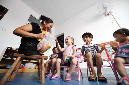 Xu Yuehua, Tanpa Kaki Merawat 130 Anak Yatim Piatu