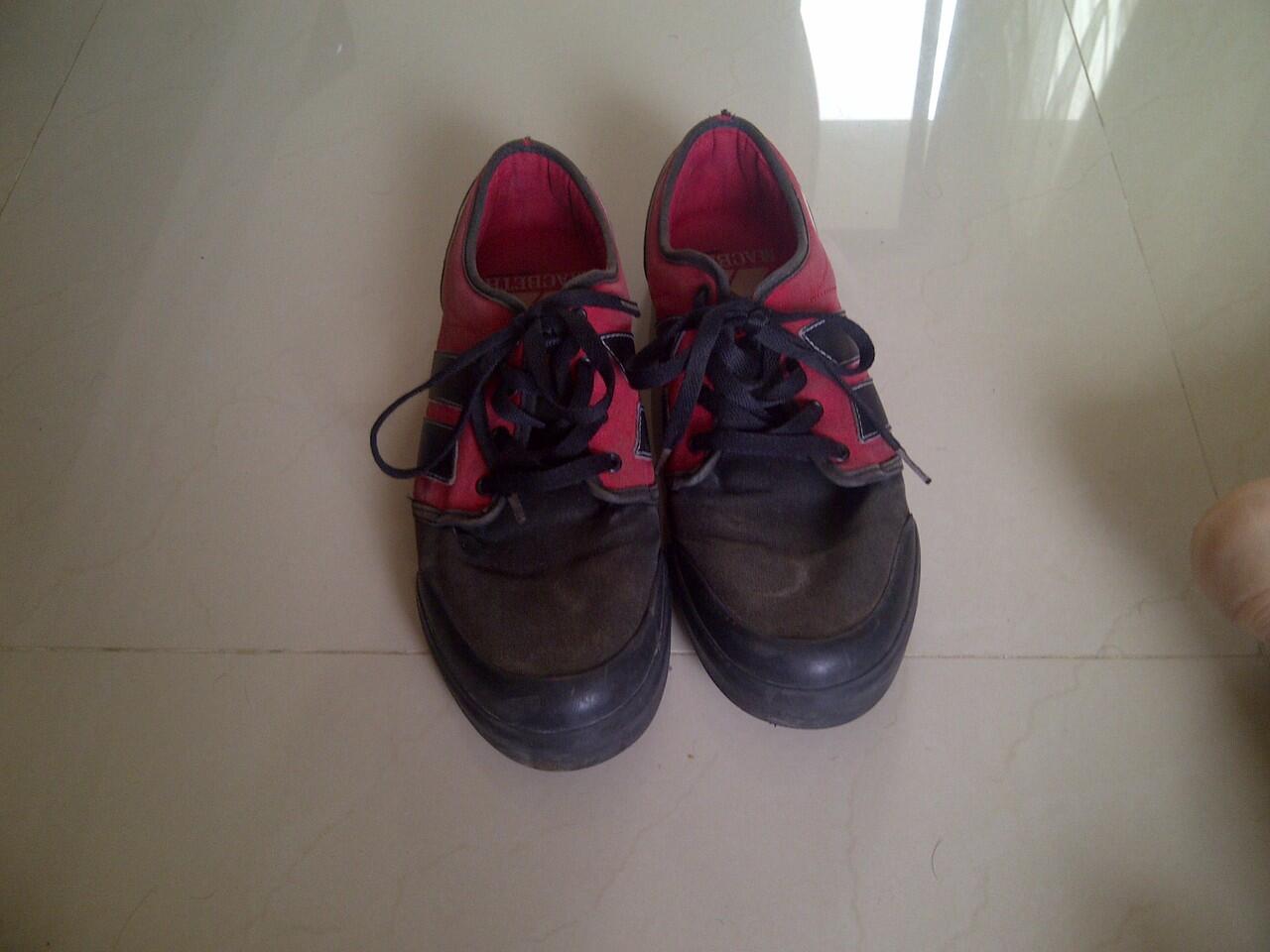 Jual sepatu VANS MACBETH warna hitam merah, size 43, ORI