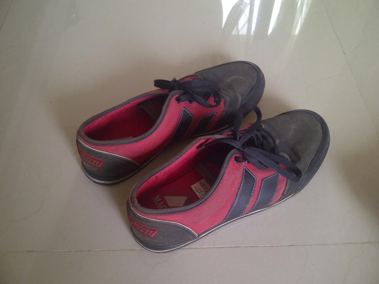Jual sepatu VANS MACBETH warna hitam merah, size 43, ORI
