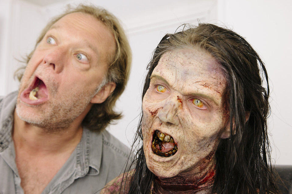 Beginilah Proses Wanita Cantik Menjadi Zombie di FIlm The Walking Dead 