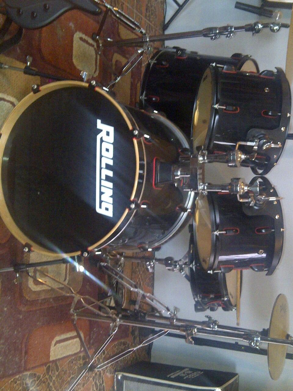 JUAL SATU SET/SATUAN ALAT MUSIK GUITAR ,BASS,DRUM ,KEYBOARD,SOUND SYSTEM