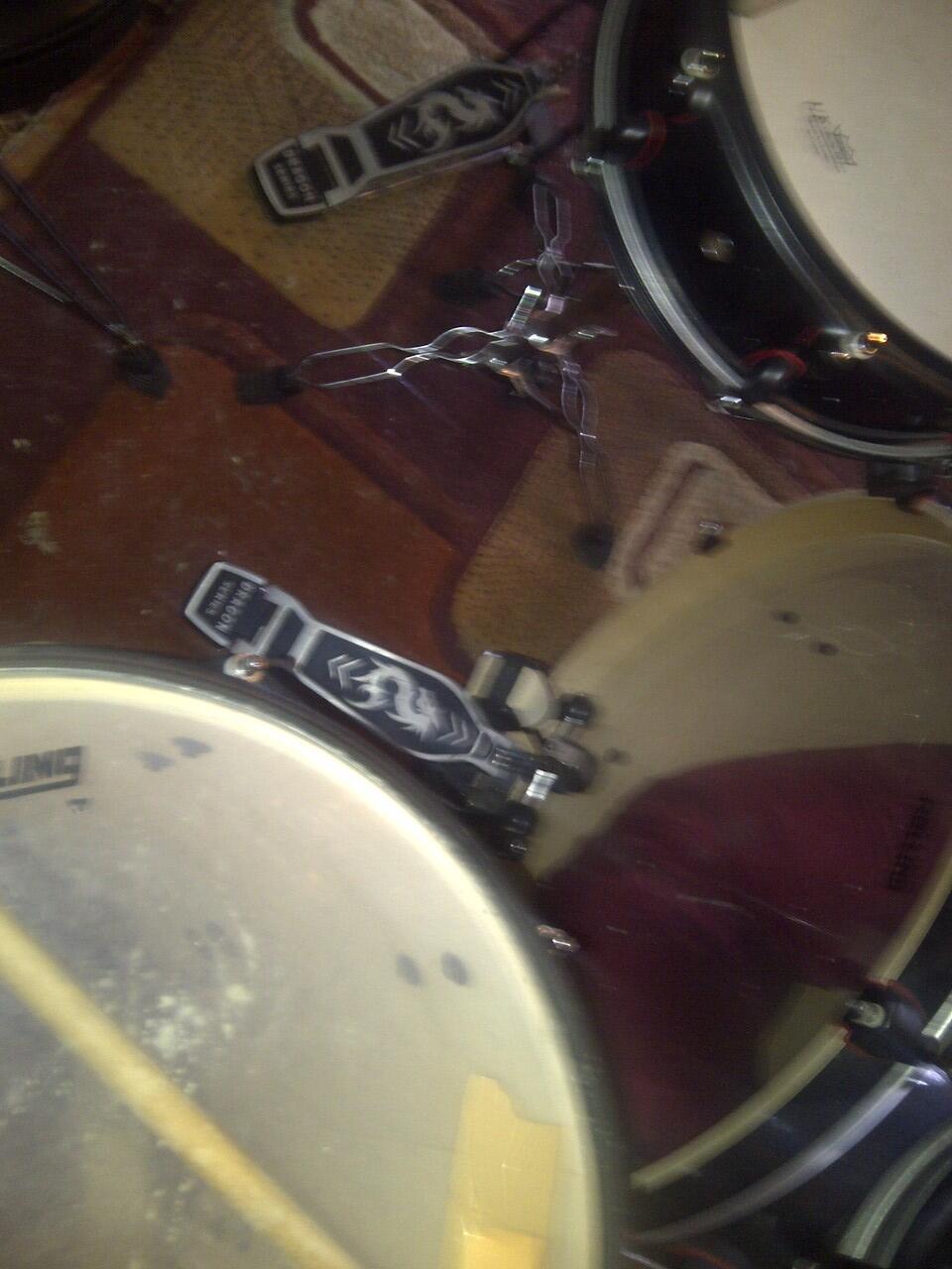 JUAL SATU SET/SATUAN ALAT MUSIK GUITAR ,BASS,DRUM ,KEYBOARD,SOUND SYSTEM