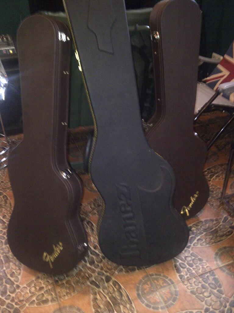 JUAL SATU SET/SATUAN ALAT MUSIK GUITAR ,BASS,DRUM ,KEYBOARD,SOUND SYSTEM
