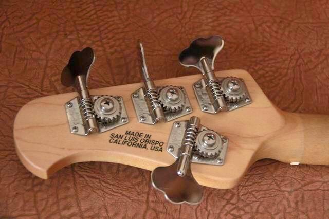 ELECTRIC BASS MUSICMAN ERNIE BALL STING RAY