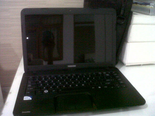 DIJUAL LAPTOP TOSHIBA SATELLITE C800 BLACK MURAH!!