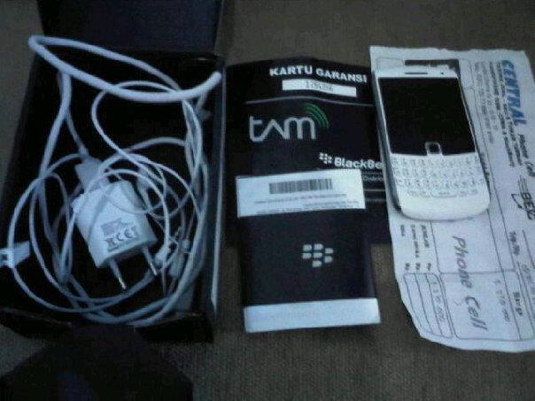 Blackberry Apollo 9360 White and Black
