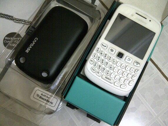 BlackBerry Armstrong (BB Curve 9320) White and Black