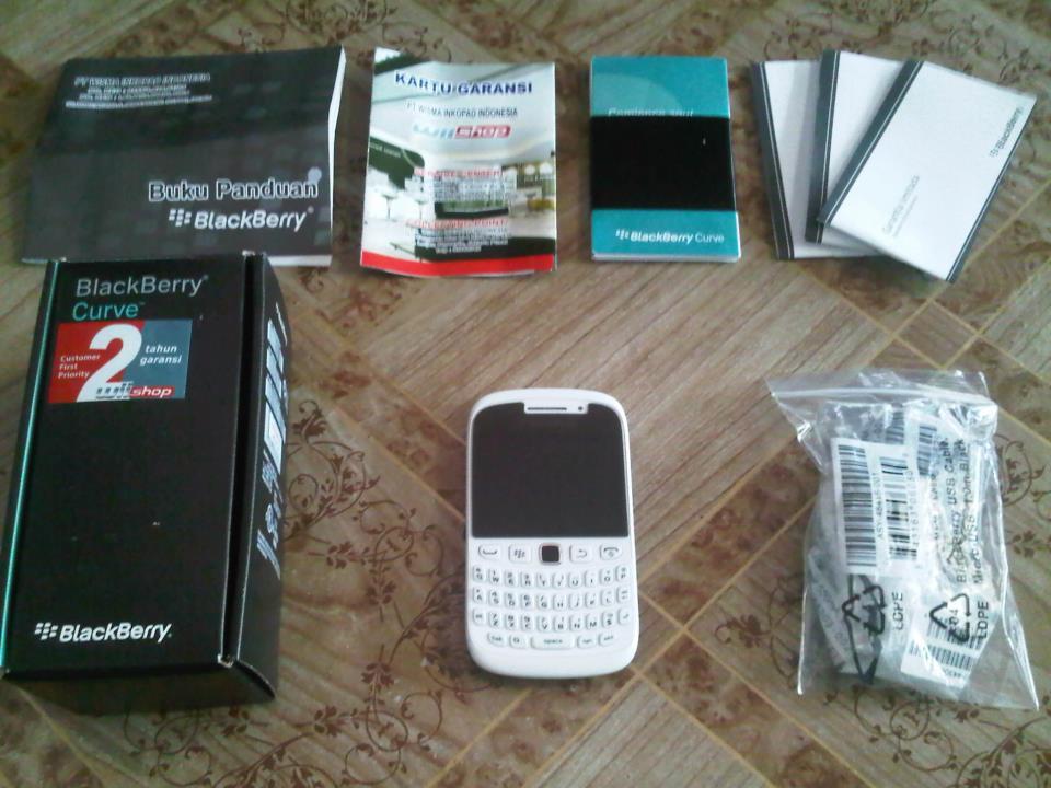 BlackBerry Armstrong (BB Curve 9320) White and Black