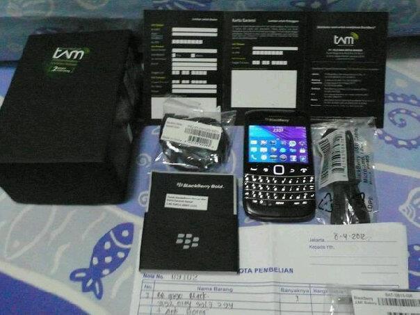 Blackberry Bellagio (Onyx 3) 9790 White and Black