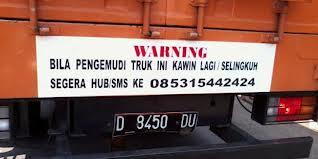 tulisan kreatif supir truk, hanya di Indonesia gan!!!!!