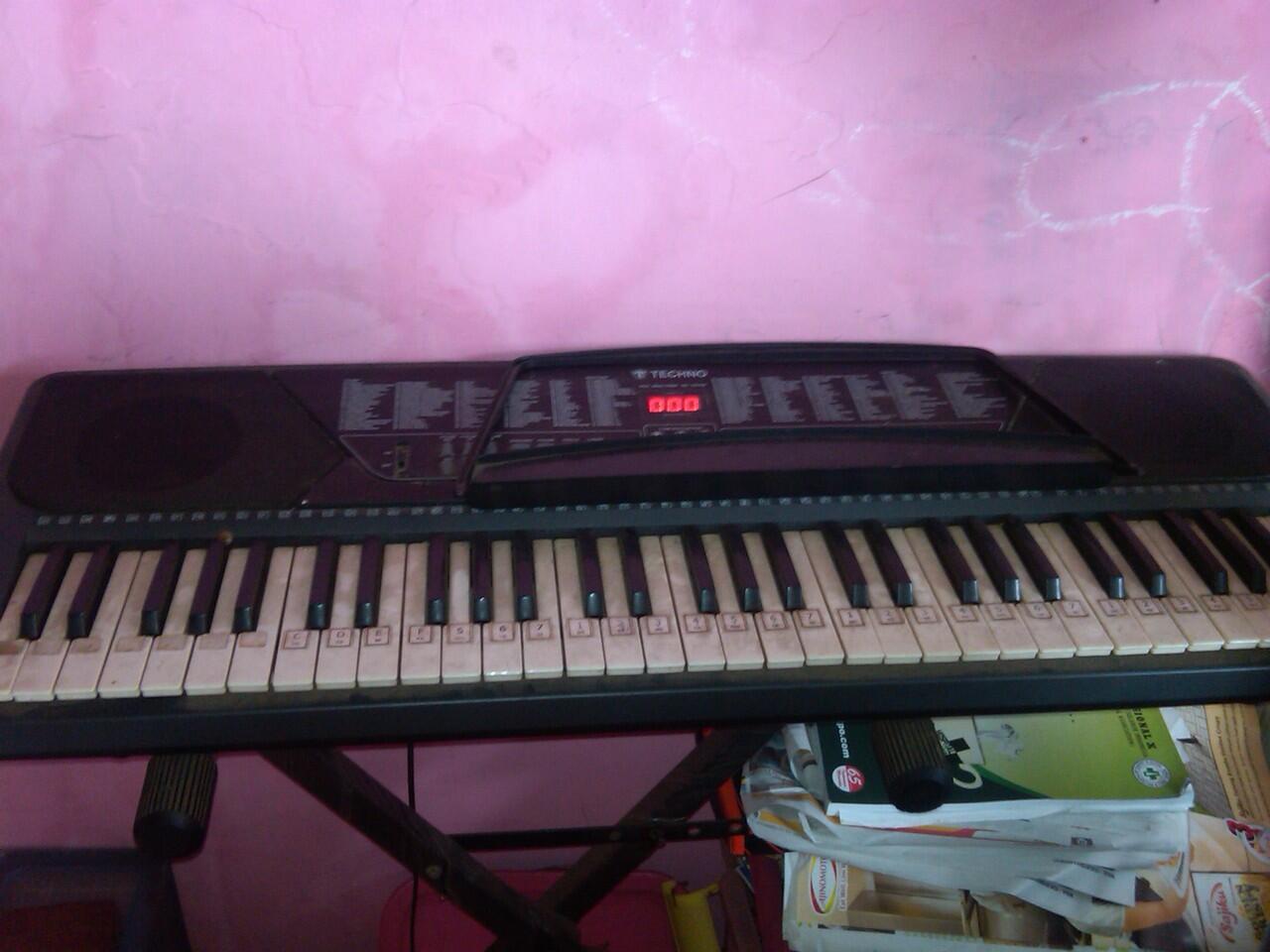 keyboard techno t9100 VINTAGE dan MURAH!!!! (Masuk gan)