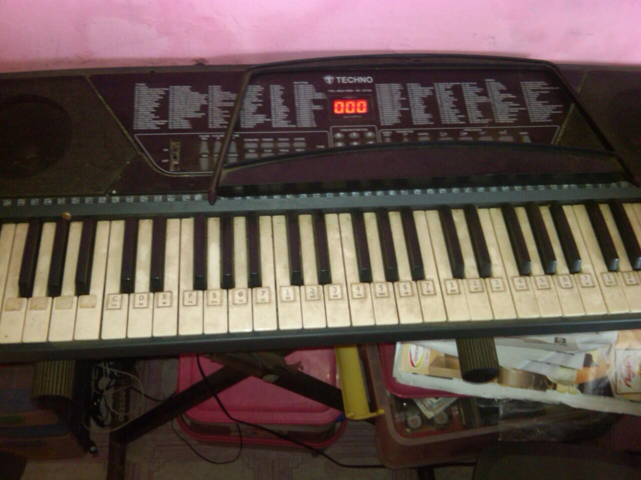keyboard techno t9100 VINTAGE dan MURAH!!!! (Masuk gan)