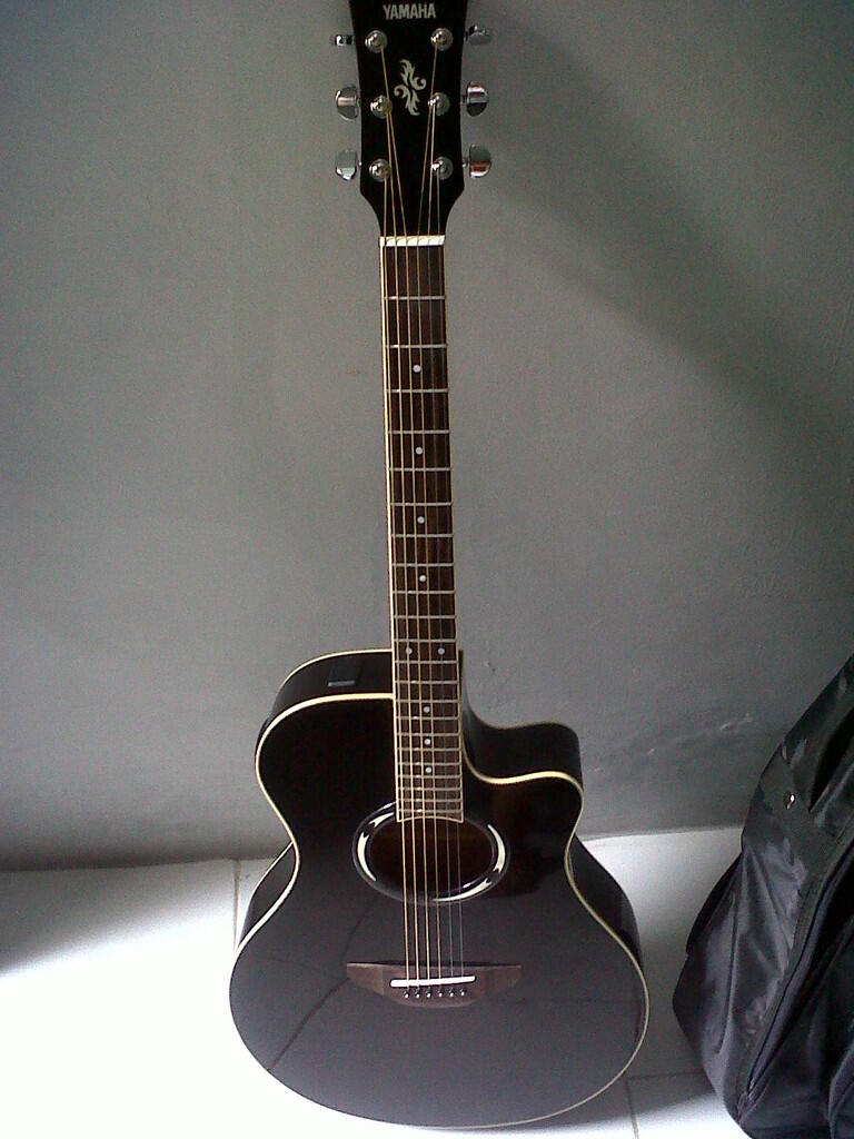 akustik yamaha apx 500