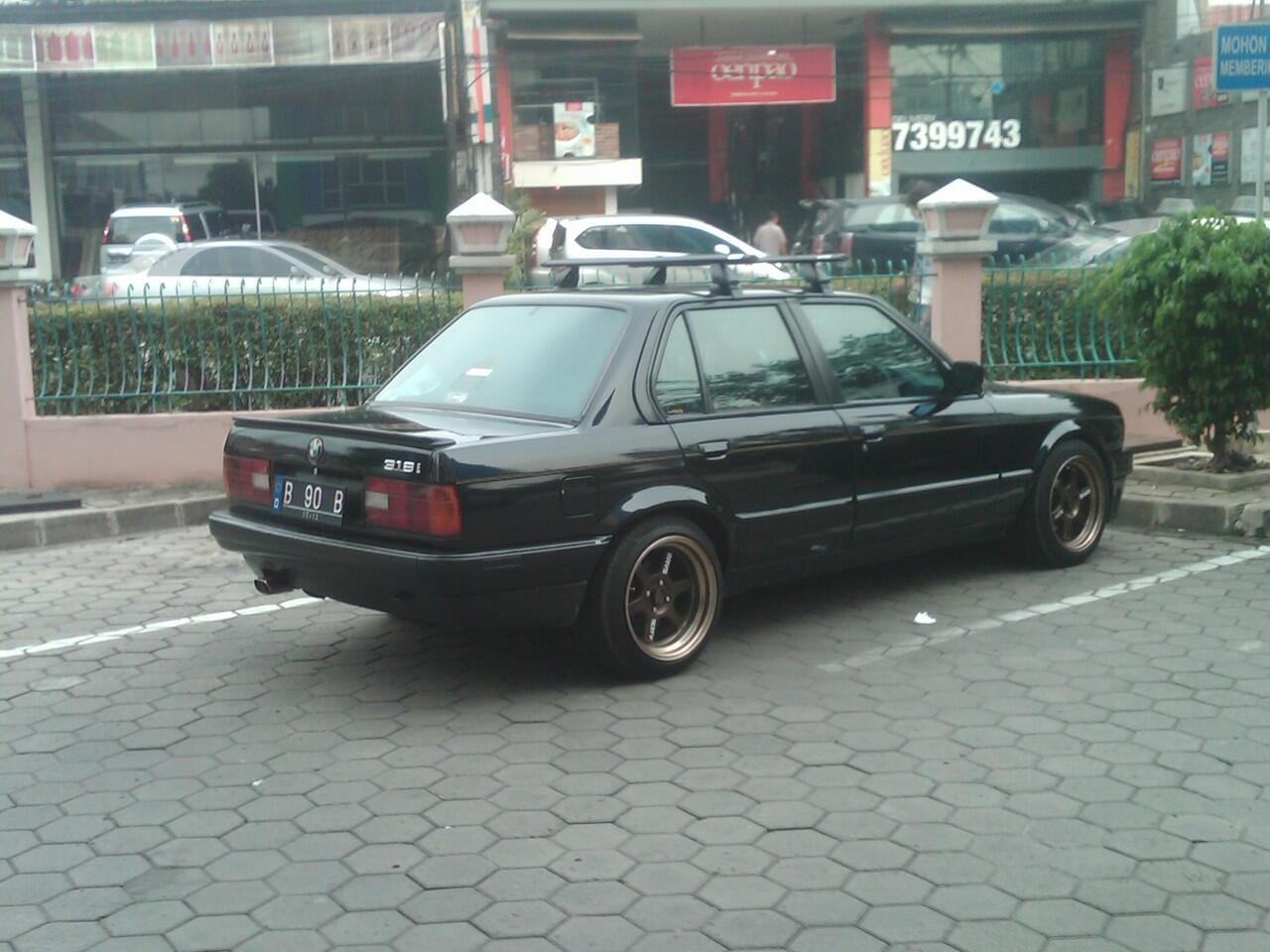 BMW e30 m40 hitam 91