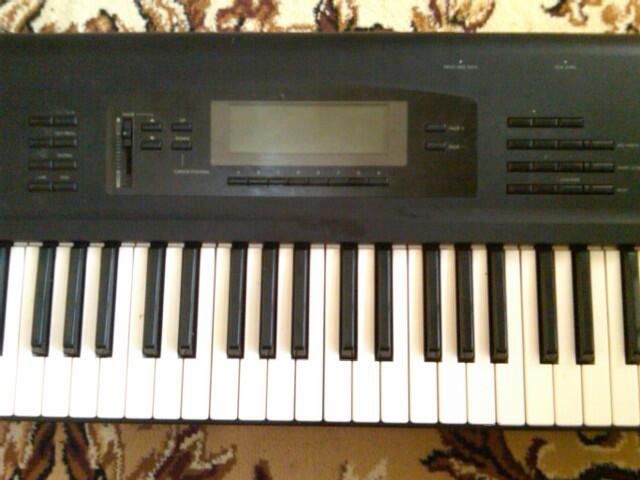 KEYBOARD SYNTHESIZER KORG O1/Wfd MANTAAFFFFFFF..