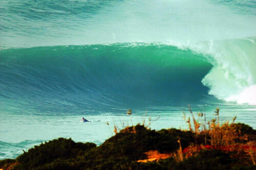 Pantai Tujuan Surfing dengan Ombak Terganas