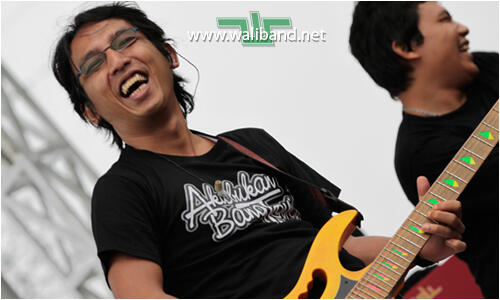 Gitaris2 Band Indonesia Yang Memiliki Karakter Melodi Kuat