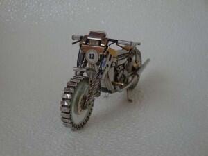 Miniatur Motor Dari Jam Tangan Bekas &#91;Dmitriy Khristenko&#93;