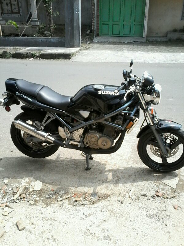 Dijual Cepat Honda allnew CBR 150r CBU Thailand & Suzuki GSF BANDIT 400