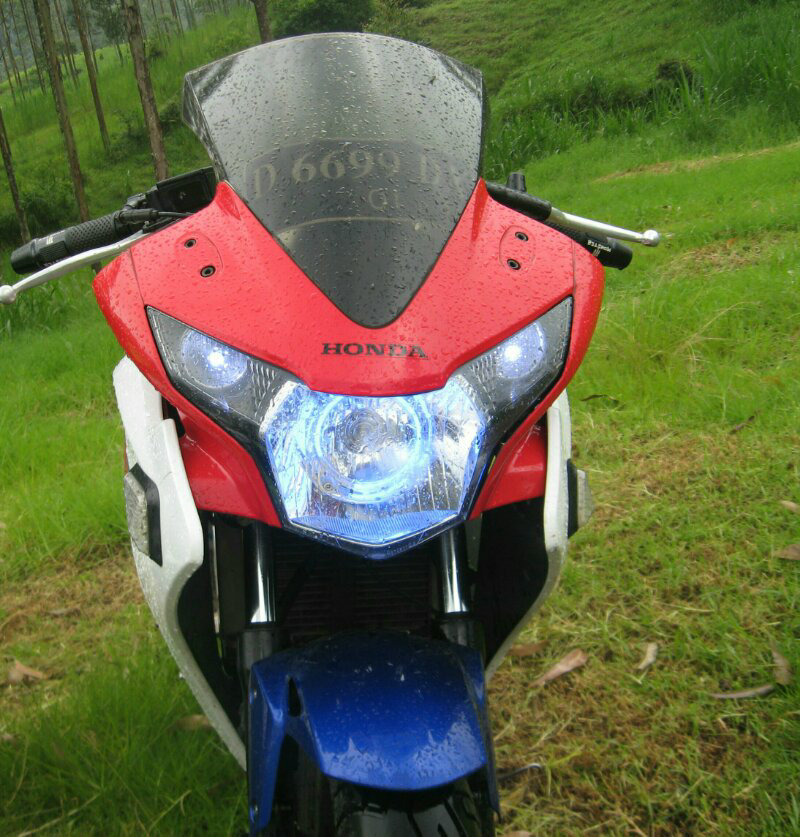 Dijual Cepat Honda allnew CBR 150r CBU Thailand & Suzuki GSF BANDIT 400