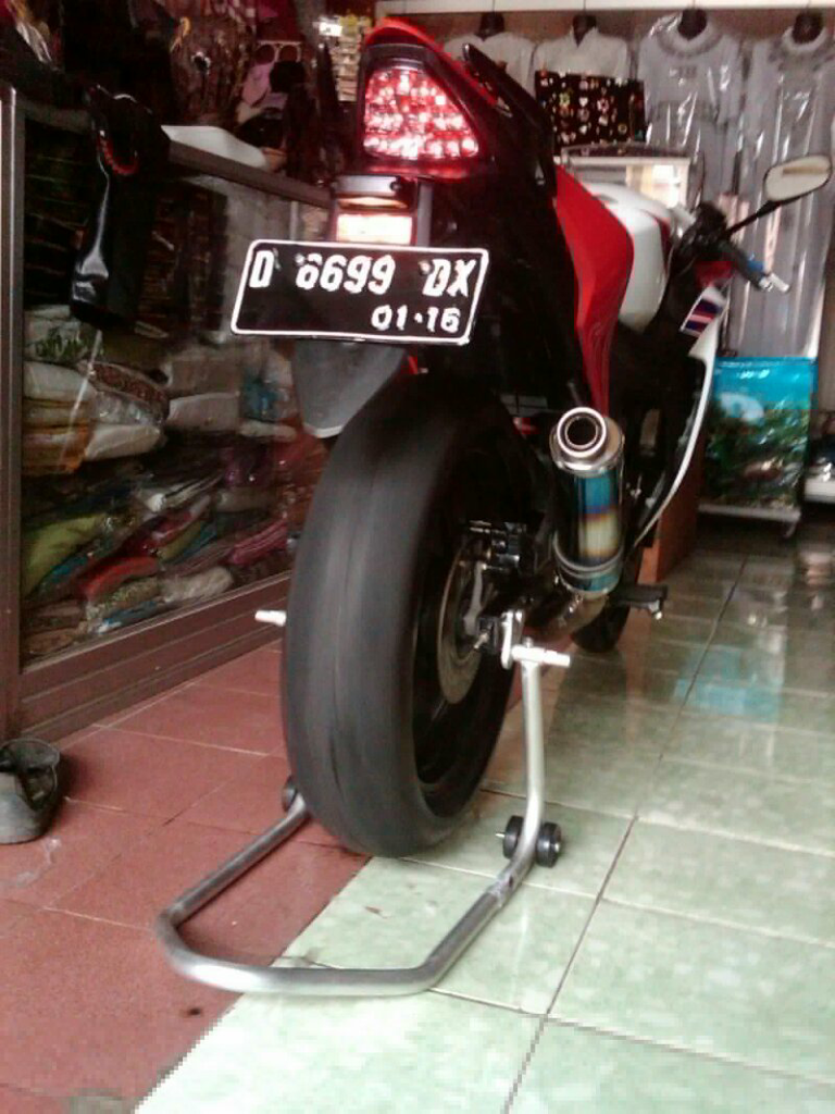 Dijual Cepat Honda allnew CBR 150r CBU Thailand & Suzuki GSF BANDIT 400